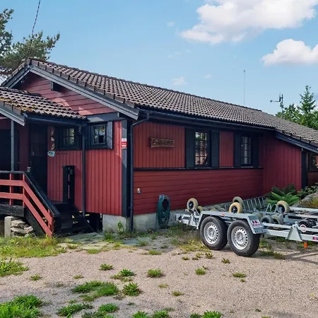 Semesterbostad Amazing In With Wifi Mandal