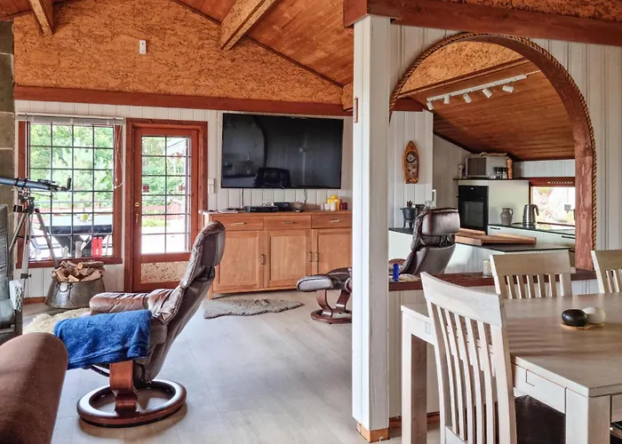 Semesterbostad Amazing In With Wifi Mandal